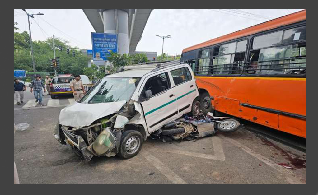 Delhi: DTC bus brake failed, hit several vehicles; death of a person