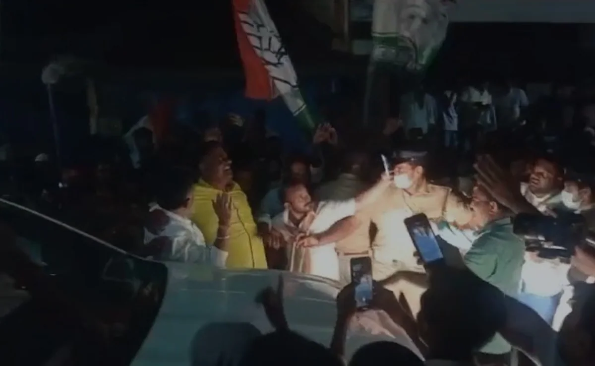 Karnataka Deputy CM DK Shivakumar Slaps Congress Leader