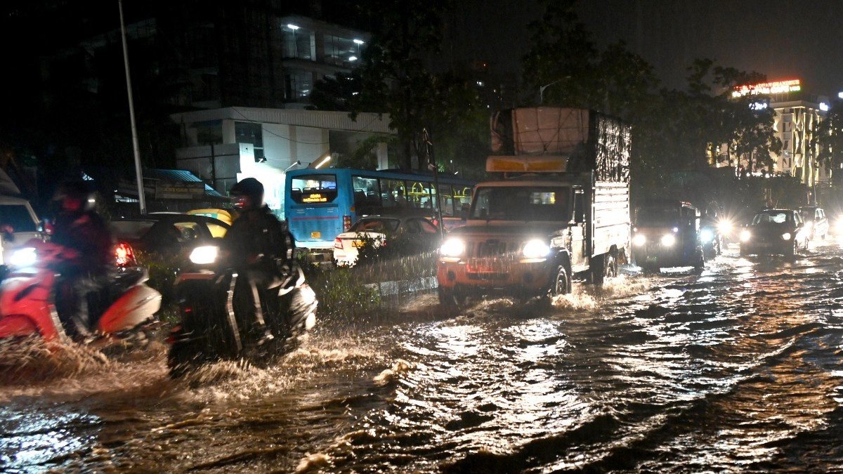 Heavy rain in Bengaluru causes waterlogging and traffic chaos